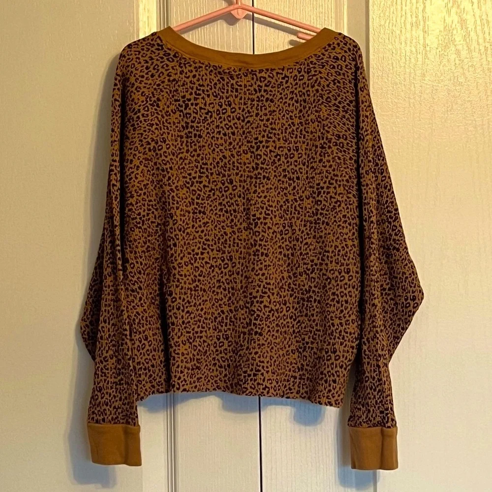 GAP Leopard Print Tan Waffle Long Sleeve Top